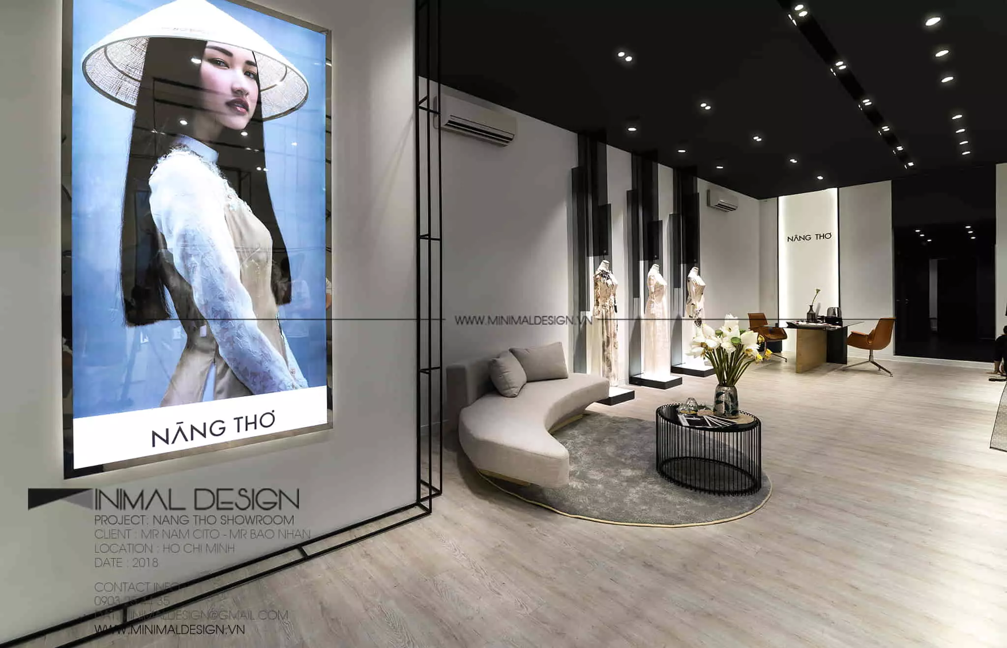 Thiết kế Showroom Nàng Thơ đã mang đến dấu ấn riêng cho khách hàng không chỉ vì những bộ áo dài cao cấp mà không gian trưng bày như một phòng nghệ thuật được kết hợp từ những sắc màu tắng đen cùng hiệu ứng ánh sáng nổi bật 