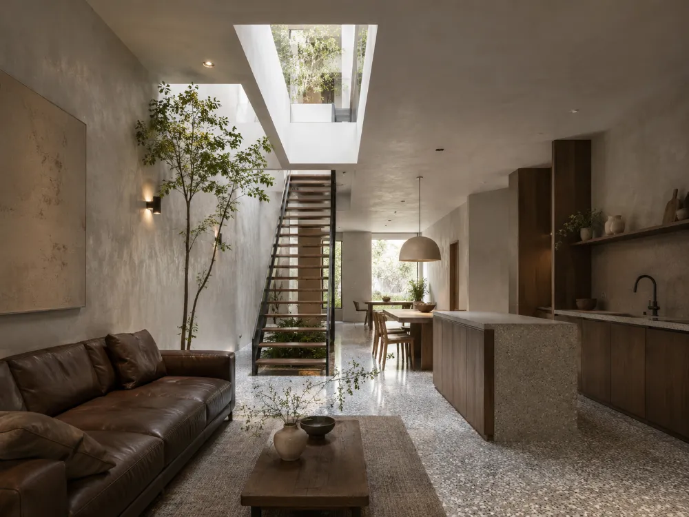 Mẫu nhà ống tối giản Wabi Sabi 4x16m với phòng khách bếp mở và giếng trời trung tâm